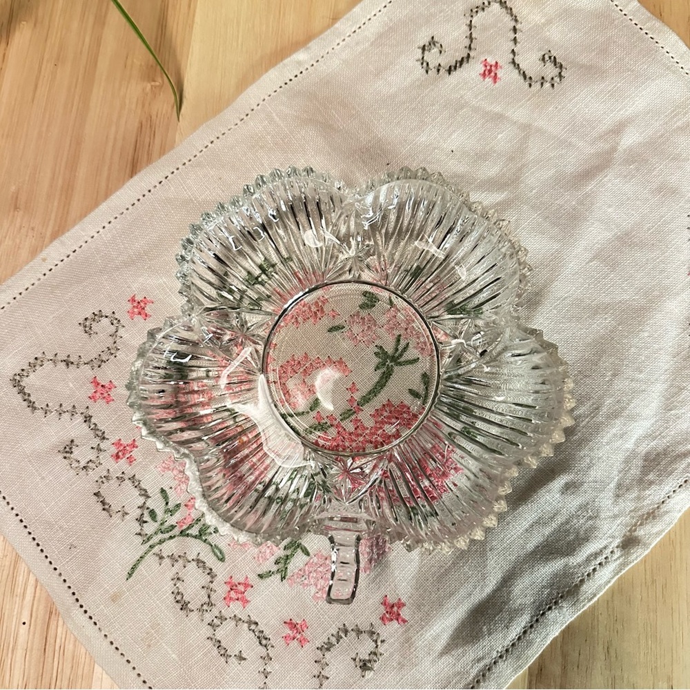 🍀 Vintage Federal Glass Shamrock Pressed Glass Candy Dish 6” 🍬